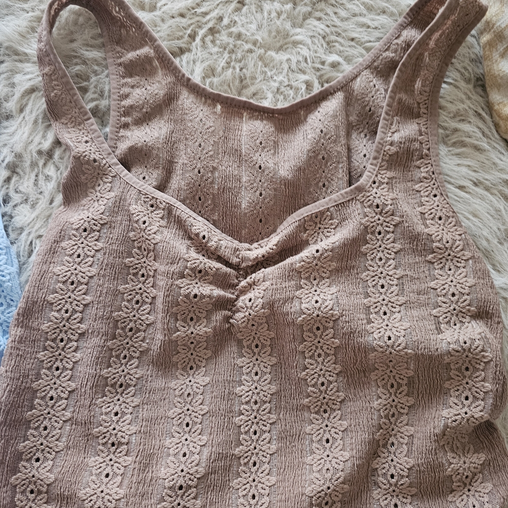 Chic Lace Tank Top - Tan